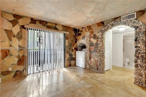 Condominio en venta en Hialeah, Florida, 3 dormitorios, 91.04 m2 № 2047805 - foto 13