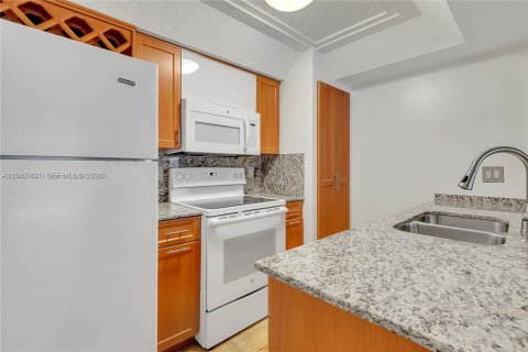 Condominio en venta en Hialeah, Florida, 3 dormitorios, 91.04 m2 № 2047805 - foto 9
