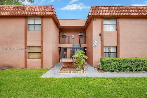 Condominio en Hialeah, Florida, 3 dormitorios  № 2047805