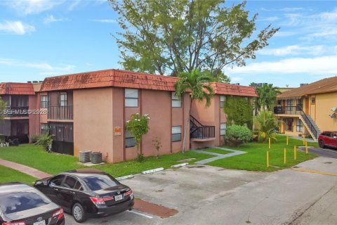 Condominio en venta en Hialeah, Florida, 3 dormitorios, 91.04 m2 № 2047805 - foto 14