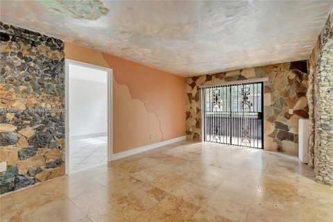 Condominio en venta en Hialeah, Florida, 3 dormitorios, 91.04 m2 № 2047805 - foto 10