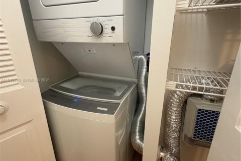 Снять в аренду кондоминиум в Холливуд, Флорида 2 спальни, 79.71м2, № 2000517 - фото 2