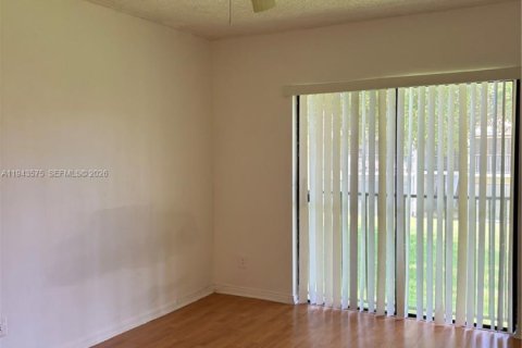 Снять в аренду кондоминиум в Холливуд, Флорида 2 спальни, 79.71м2, № 2000517 - фото 6