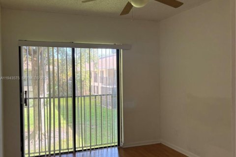 Снять в аренду кондоминиум в Холливуд, Флорида 2 спальни, 79.71м2, № 2000517 - фото 11