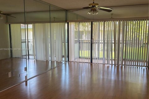 Снять в аренду кондоминиум в Холливуд, Флорида 2 спальни, 79.71м2, № 2000517 - фото 10