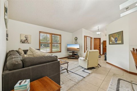 Casa en venta en Deltona, Florida, 3 dormitorios, 157.56 m2 № 1782511 - foto 4