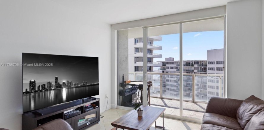 Condominio en Miami, Florida, 2 dormitorios  № 1702258