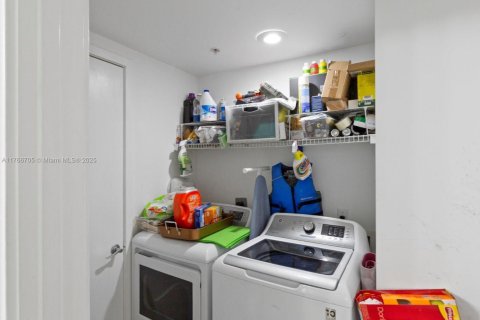 Condominio en venta en Miami, Florida, 2 dormitorios, 120.59 m2 № 1702258 - foto 19