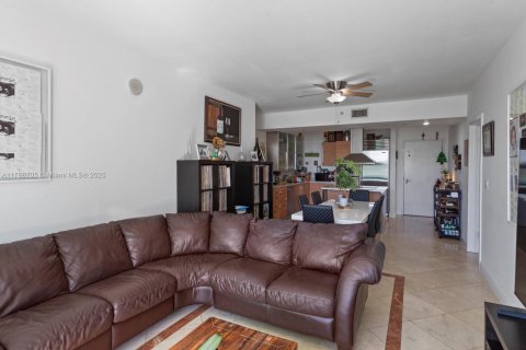 Condominio en venta en Miami, Florida, 2 dormitorios, 120.59 m2 № 1702258 - foto 9