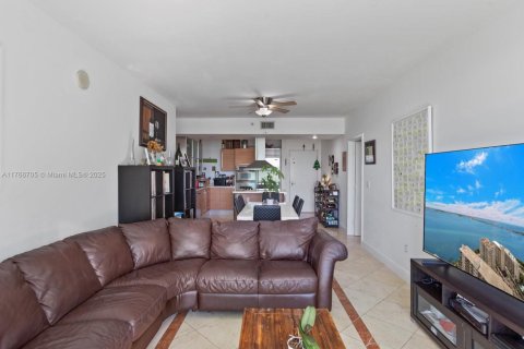 Condominio en venta en Miami, Florida, 2 dormitorios, 120.59 m2 № 1702258 - foto 6