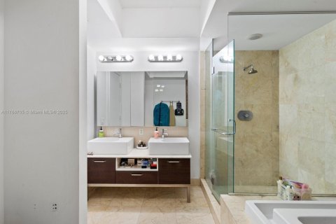 Condominio en venta en Miami, Florida, 2 dormitorios, 120.59 m2 № 1702258 - foto 15