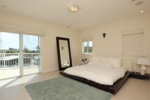 House in Tavernier, Florida 5 bedrooms, 240.25 sq.m. № 1893062 - photo 13