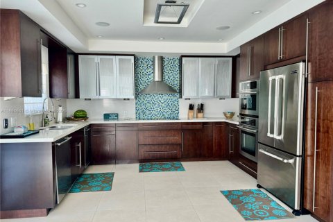 House in Tavernier, Florida 5 bedrooms, 240.25 sq.m. № 1893062 - photo 6