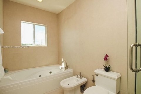House in Tavernier, Florida 5 bedrooms, 240.25 sq.m. № 1893062 - photo 19
