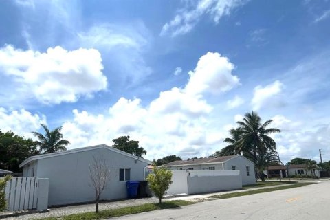 Villa ou maison à vendre à Hollywood, Floride: 4 chambres, 173.63 m2 № 1802298 - photo 6
