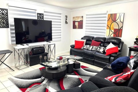 Villa ou maison à vendre à Hollywood, Floride: 4 chambres, 173.63 m2 № 1802298 - photo 9