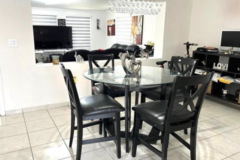 Villa ou maison à vendre à Hollywood, Floride: 4 chambres, 173.63 m2 № 1802298 - photo 13
