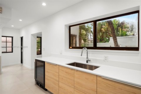 Снять в аренду виллу или дом в Майами, Флорида 4 спальни, 236.81м2, № 1986855 - фото 30