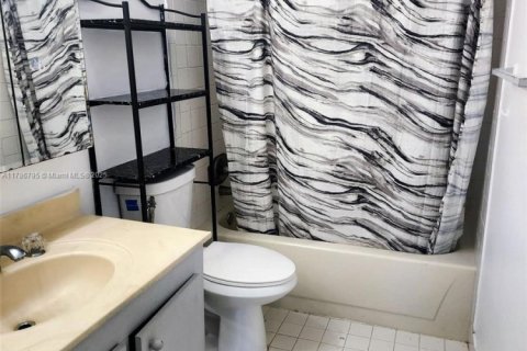 Copropriété à vendre à Hollywood, Floride: 1 chambre, 77.11 m2 № 1700212 - photo 3