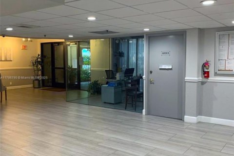 Copropriété à vendre à Hollywood, Floride: 1 chambre, 77.11 m2 № 1700212 - photo 11
