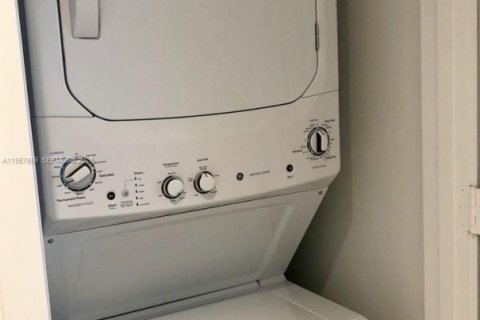 Купить кондоминиум в Майами, Флорида 2 спальни, 101.82м2, № 2025825 - фото 23