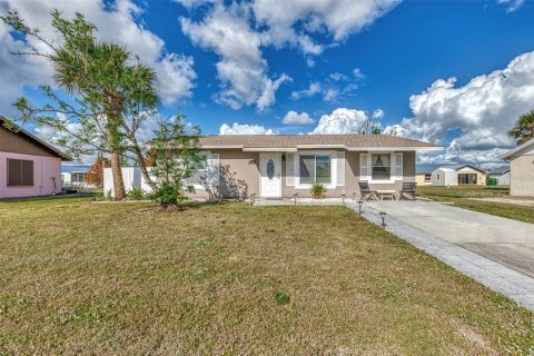 Villa ou maison à vendre à Port Charlotte, Floride: 3 chambres, 102.19 m2 № 1555465 - photo 1
