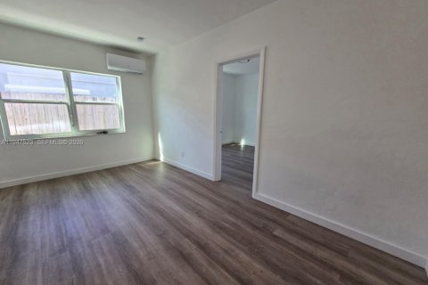 Снять в аренду виллу или дом в Норт-Майами-Бич, Флорида 1 спальня, № 2003557 - фото 5