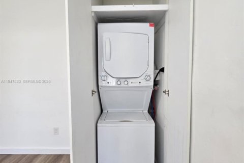 Снять в аренду виллу или дом в Норт-Майами-Бич, Флорида 1 спальня, № 2003557 - фото 3