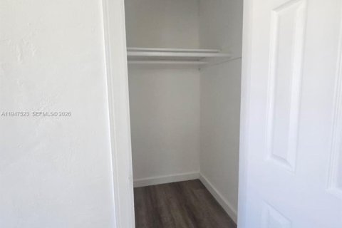 Снять в аренду виллу или дом в Норт-Майами-Бич, Флорида 1 спальня, № 2003557 - фото 8