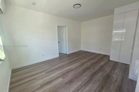 Снять в аренду виллу или дом в Норт-Майами-Бич, Флорида 1 спальня, № 2003557 - фото 6