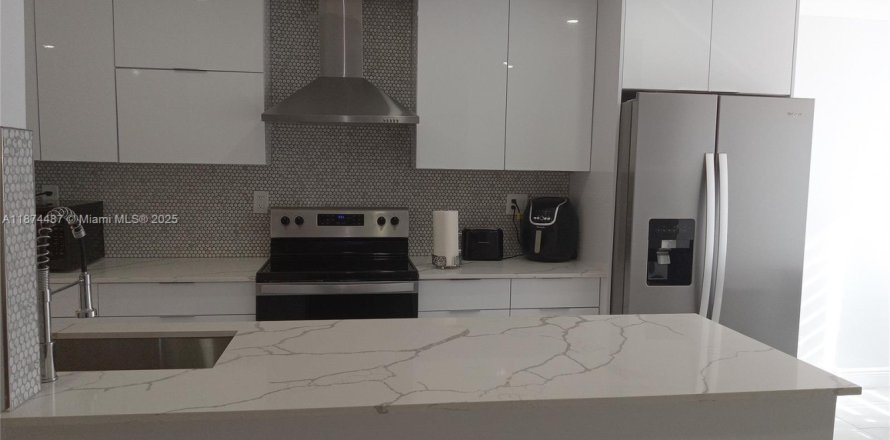 Adosado en Plantation, Florida 3 dormitorios, 164.44 m2 № 1923569