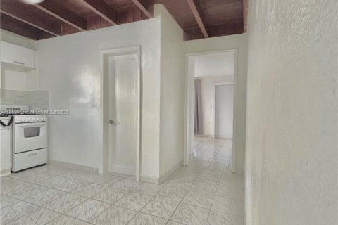 Commercial property in Hialeah, Florida 1 bedroom, 193.24 sq.m. № 1890923 - photo 3