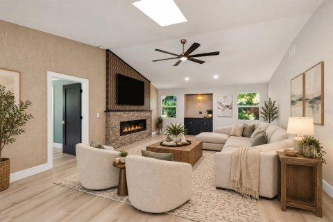 House in Bradenton, Florida 5 bedrooms, 267.47 sq.m. № 2394247 - photo 15