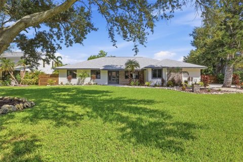 House in Bradenton, Florida 5 bedrooms, 267.47 sq.m. № 2394247