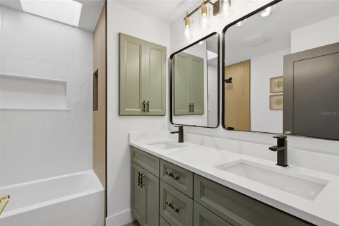 House in Bradenton, Florida 5 bedrooms, 267.47 sq.m. № 2394247 - photo 28