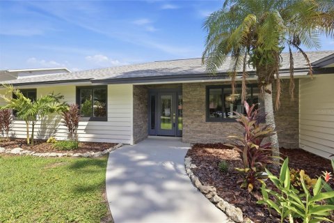House in Bradenton, Florida 5 bedrooms, 267.47 sq.m. № 2394247 - photo 6