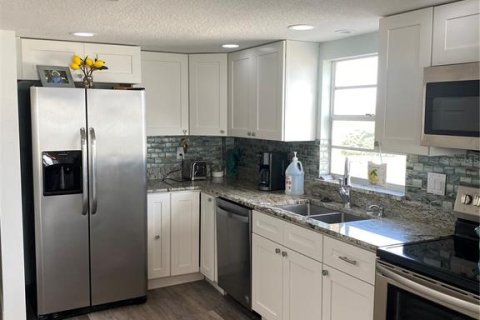 Condo in New Smyrna Beach, Florida, 2 bedrooms  № 1442103 - photo 5