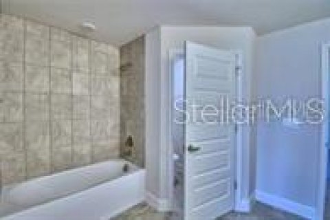 House in Winter Haven, Florida 4 bedrooms, 204.38 sq.m. № 1760332 - photo 10