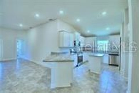 House in Winter Haven, Florida 4 bedrooms, 204.38 sq.m. № 1760332 - photo 4