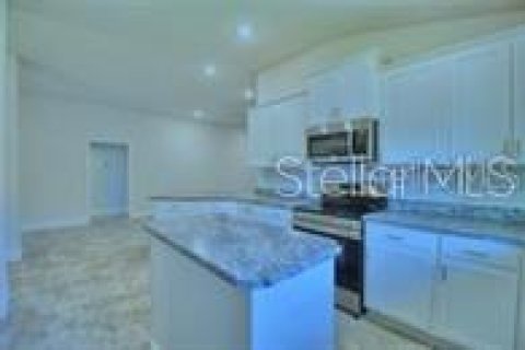 House in Winter Haven, Florida 4 bedrooms, 204.38 sq.m. № 1760332 - photo 6