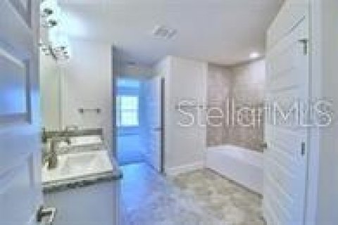 House in Winter Haven, Florida 4 bedrooms, 204.38 sq.m. № 1760332 - photo 13