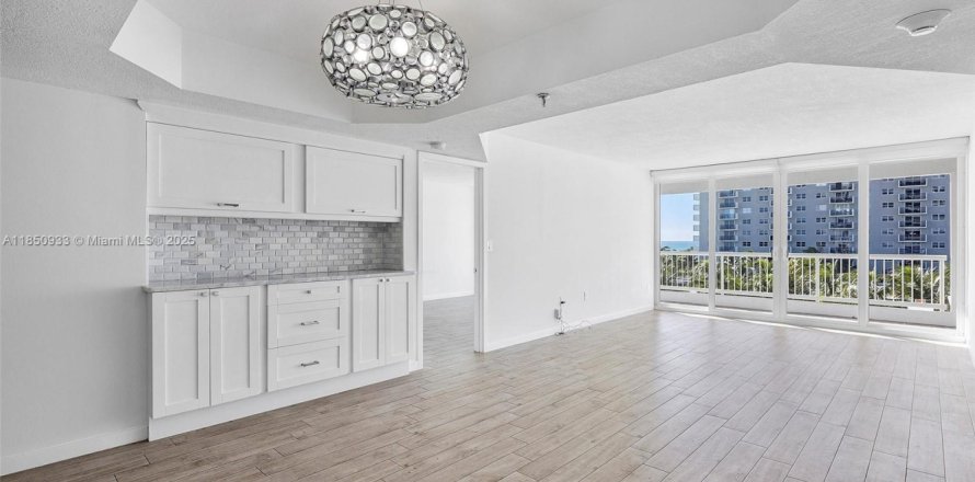 Condo à Surfside, Floride, 2 chambres № 1855229