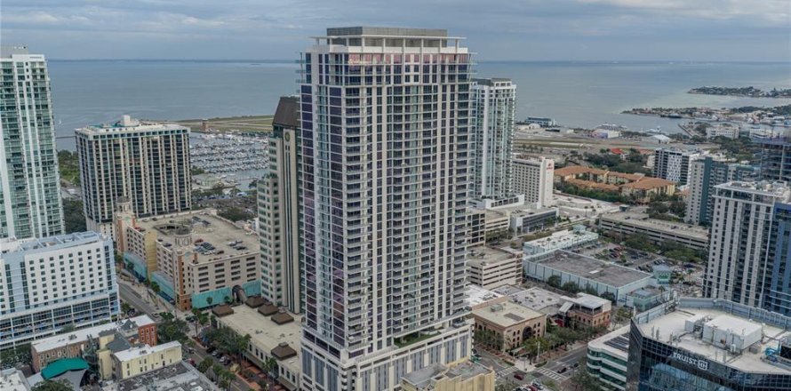 Condo à Saint Petersburg, Floride, 3 chambres  № 2119117