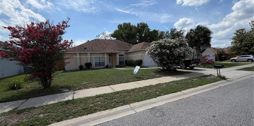 Villa ou maison à Oviedo, Floride 4 chambres, 202.62 m2 № 2147477