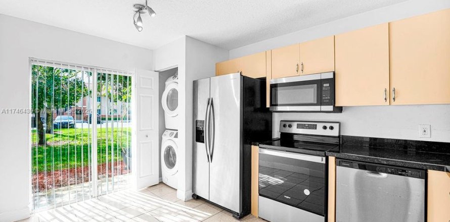 Condominio en West Palm Beach, Florida, 2 dormitorios  № 1766370