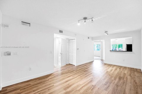 Condominio en venta en West Palm Beach, Florida, 2 dormitorios, 82.03 m2 № 1766370 - foto 3