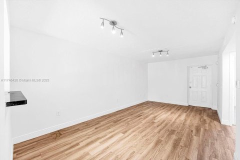 Condominio en venta en West Palm Beach, Florida, 2 dormitorios, 82.03 m2 № 1766370 - foto 6