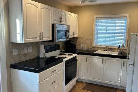 House in Flagler Beach, Florida 2 bedrooms, 156.26 sq.m. № 1909350 - photo 15