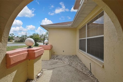 House in Spring Hill, Florida 3 bedrooms, 176.7 sq.m. № 1553491 - photo 4