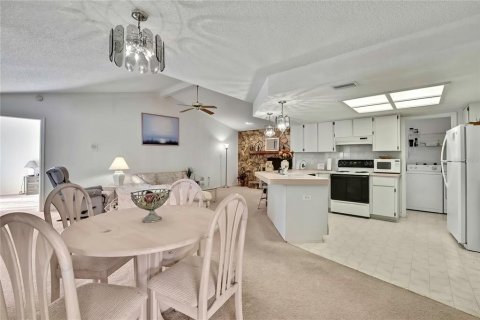 House in Spring Hill, Florida 3 bedrooms, 176.7 sq.m. № 1553491 - photo 10